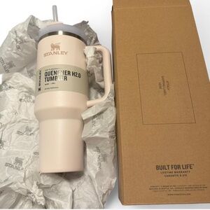 STANLEY BRAND NEW IN BOX 40 OZ TUMBLER COLOR ROSE QUARTZ